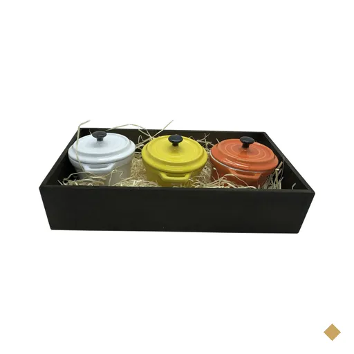 Panelinhas Amarela, Branca, Laranja de Porcelana com Bandeja Rustica